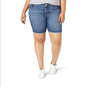 Lee Women’s Plus Size MidRise Bermuda Short
